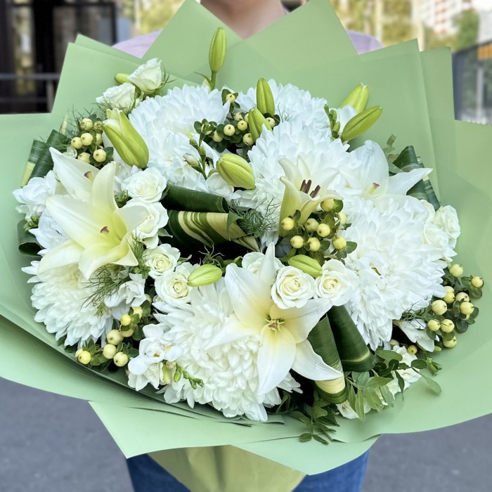 Авторский букет Лунная Нежность с лилиями
