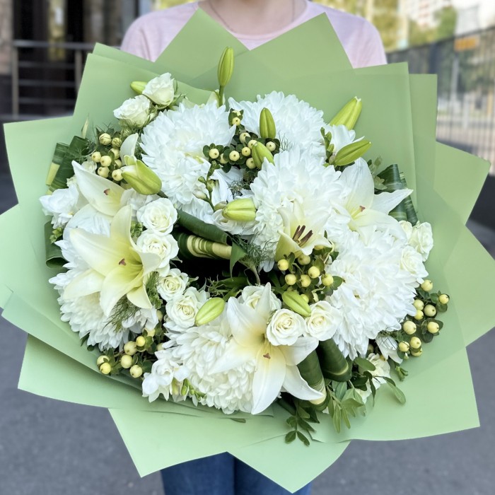 Авторский букет Лунная Нежность с лилиями