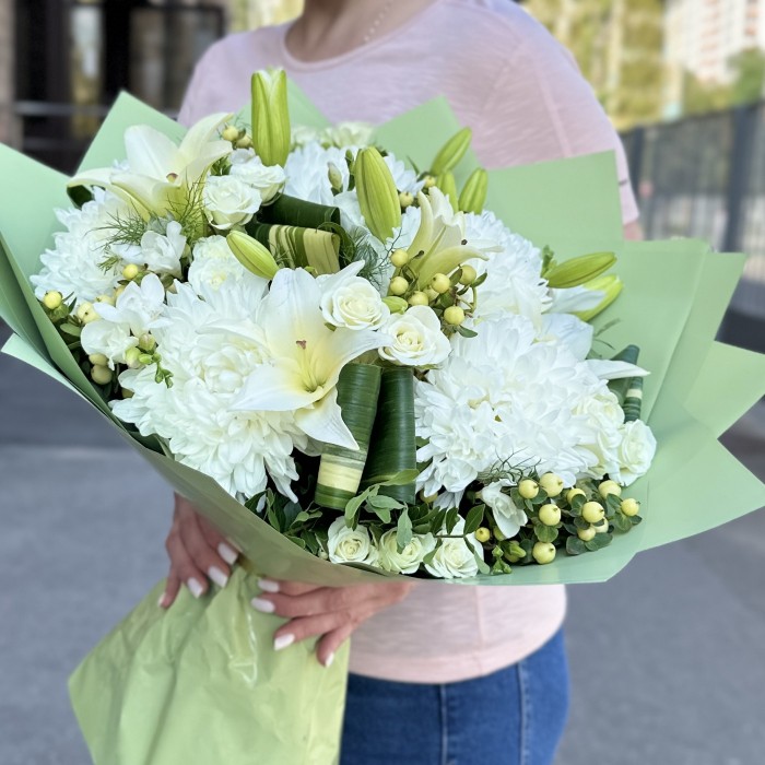 Авторский букет Лунная Нежность с лилиями