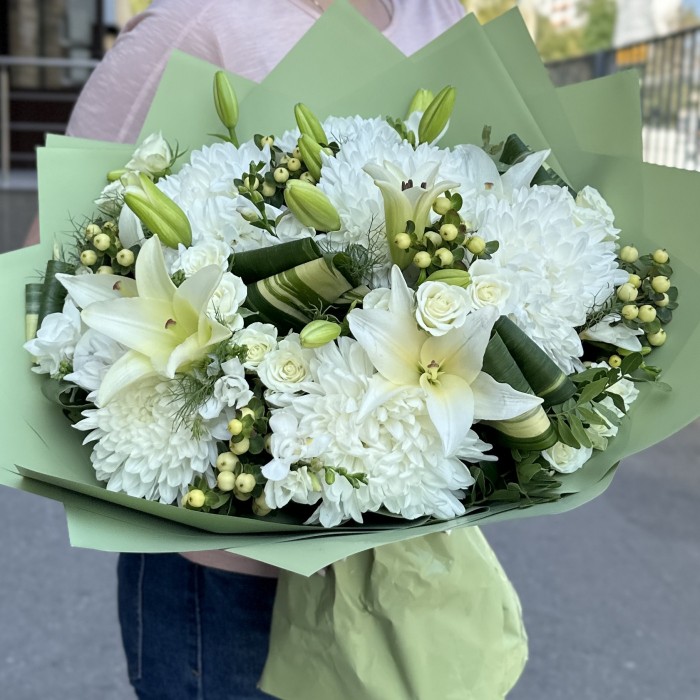 Авторский букет Лунная Нежность с лилиями