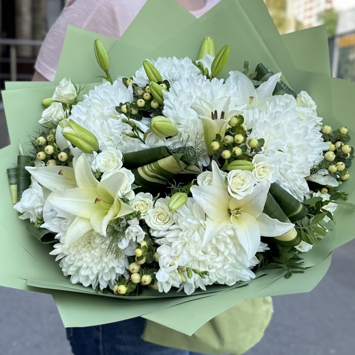 Авторский букет Лунная Нежность с лилиями