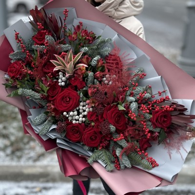 Авторский букет Волшебница зима с нобилисом и розами