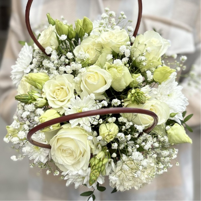 Белая композиция в сумочке