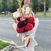 Бело розовые  гладиолусы с георгинами