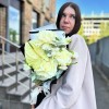 Белый антуриум с розами Мадемуазель