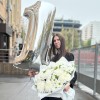 Белый букет на Юбилей с шарами