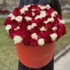 Большая красная коробка с розами