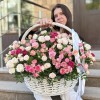 51 нежная кустовая и пионовидная роза в корзине MIX