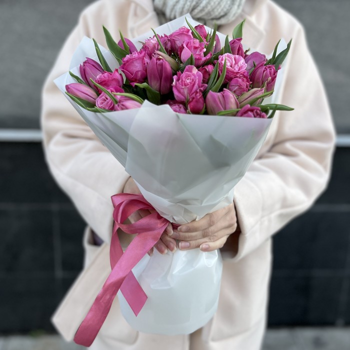 Букет Для мамы из розовых тюльпанов и пионовидных роз