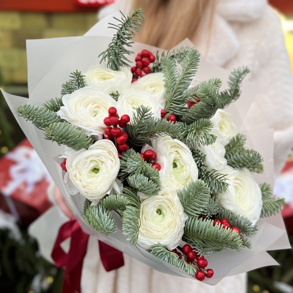 Букет из 11 Ранункулюсов и илекса