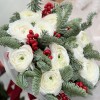 Букет из 11 Ранункулюсов и илекса