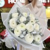 Букет из 15 ранункулюсов с нобилисом