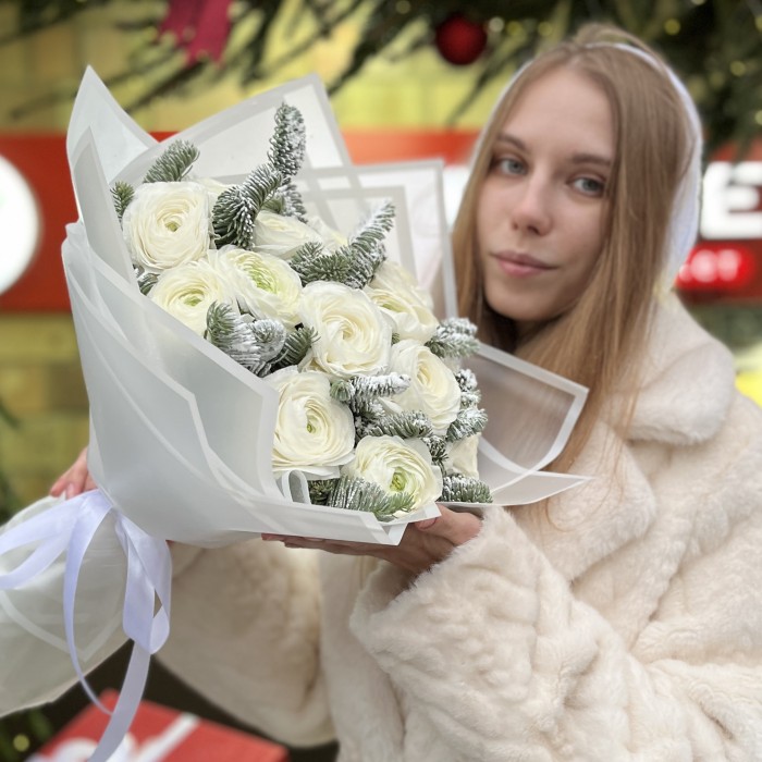 Букет из 15 ранункулюсов с нобилисом