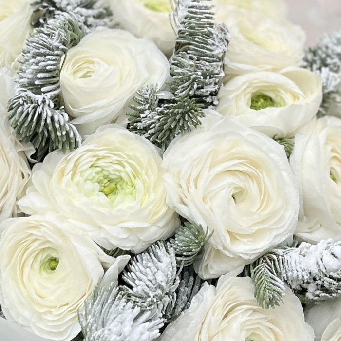 Букет из 15 ранункулюсов с нобилисом