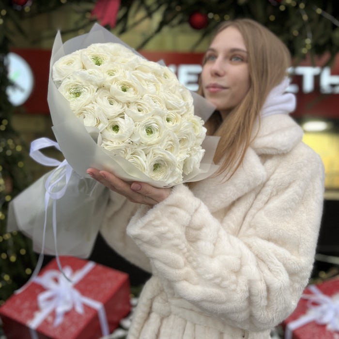 Букет из 51 белого Ранункулюса