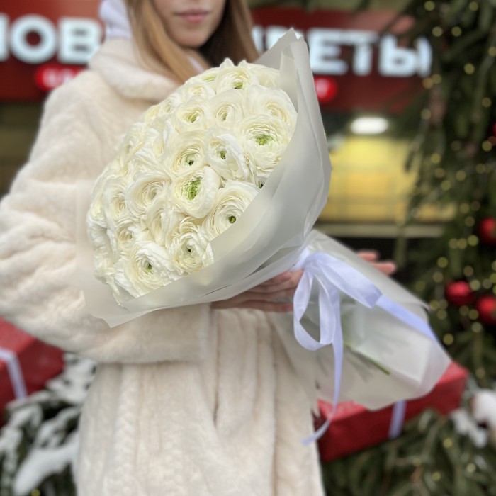 Букет из 51 белого Ранункулюса