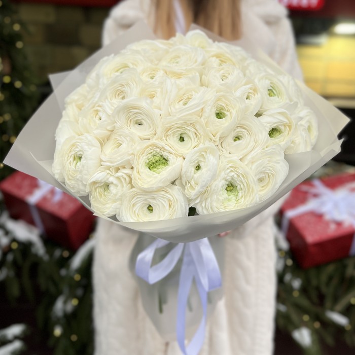 Букет из 51 белого Ранункулюса