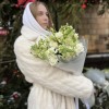 Букет из белых махровых эустом с антиринумом