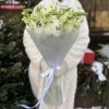 Букет из белых махровых эустом с антиринумом