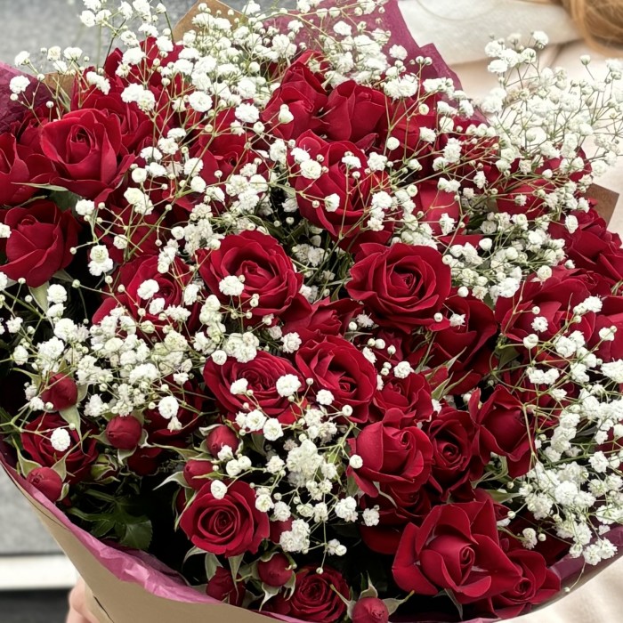 Букет из кустовых роз Рубиновая свадьба