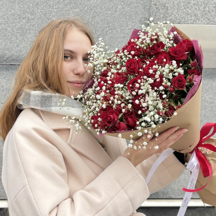 Букет из кустовых роз Рубиновая свадьба