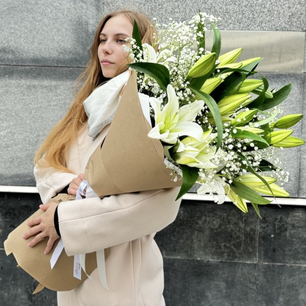 Букет из белых лилий Жемчужная свадьба