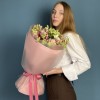 Букет из махровых розовых эустом и антиринумом