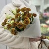 Букет из оранжевых хризантем с эустомой
