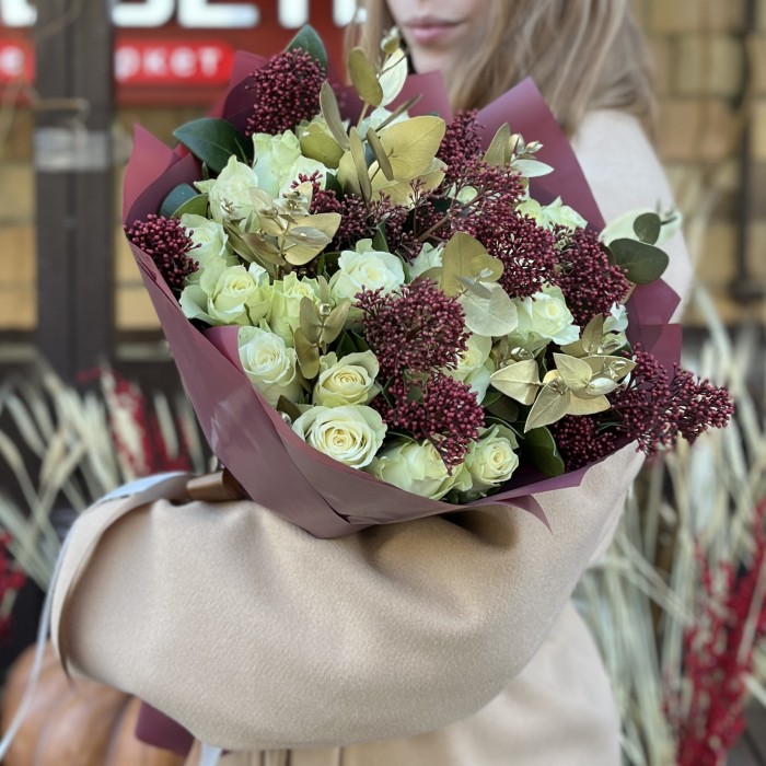 Букет из роз и скинии на юбилей