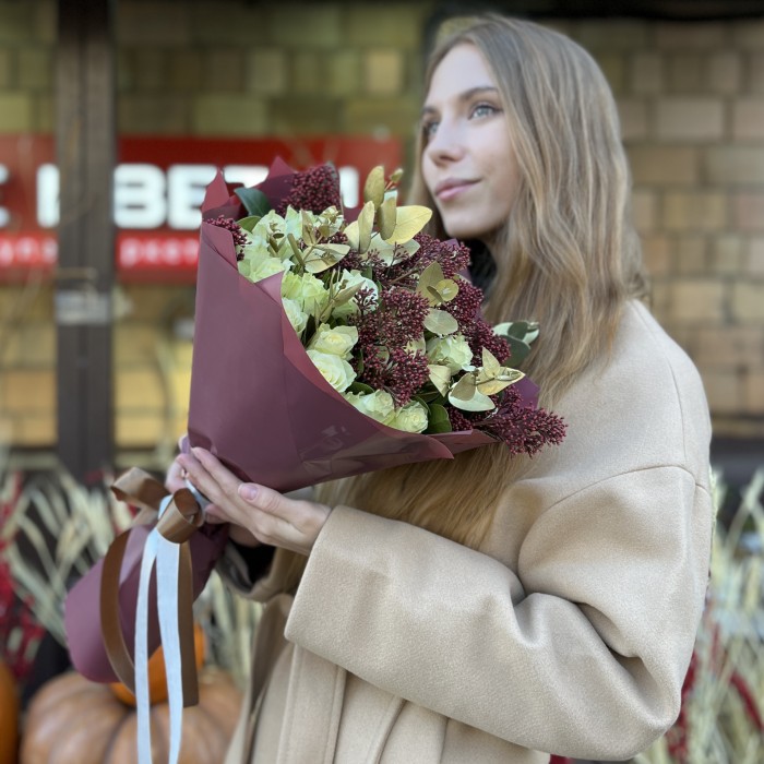 Букет из роз и скинии на юбилей