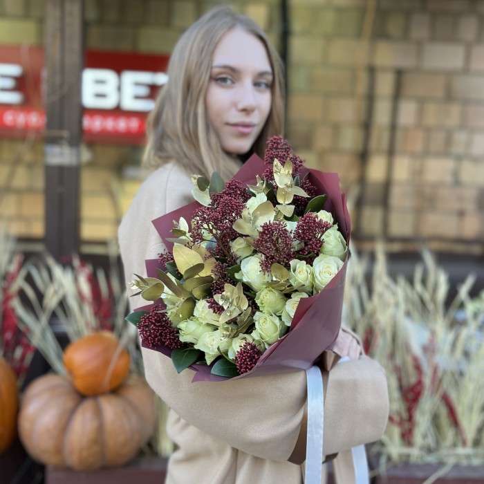 Букет из роз и скинии на юбилей