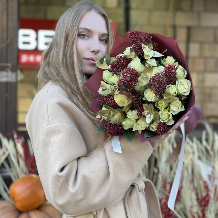 Букет из роз и скинии на юбилей