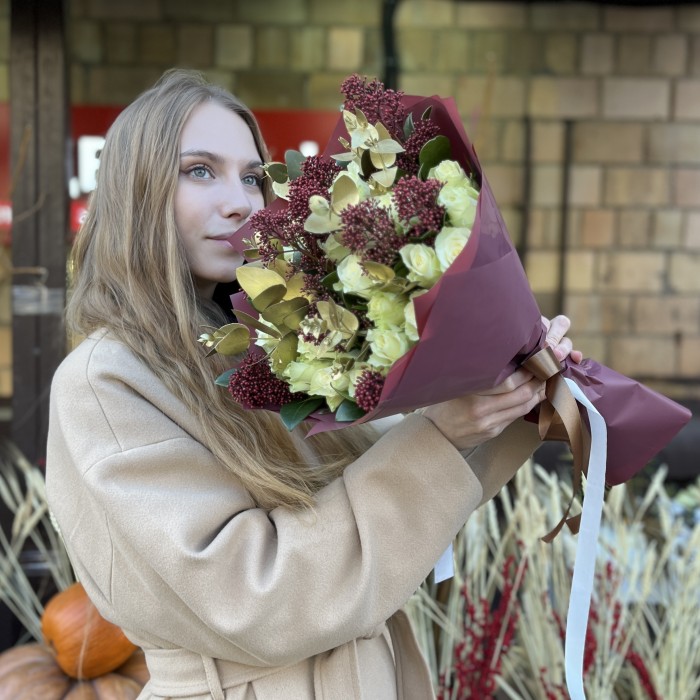 Букет из роз и скинии на юбилей