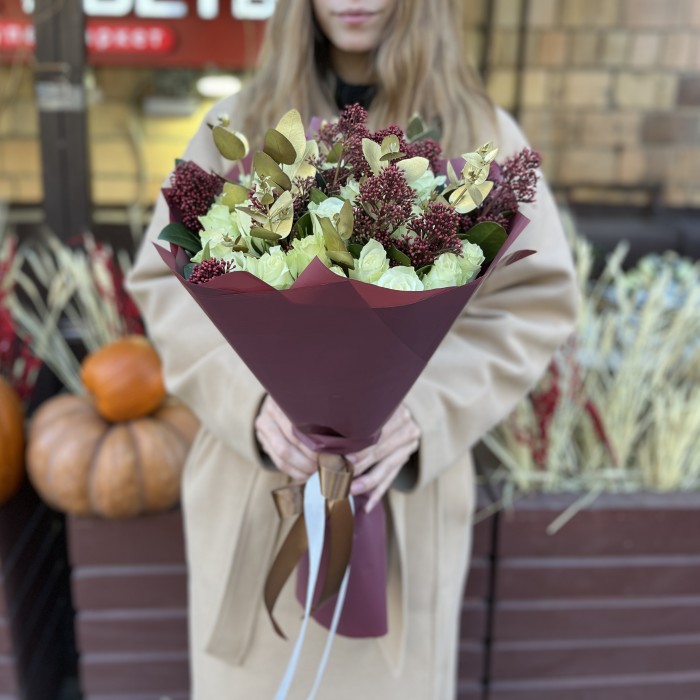 Букет из роз и скинии на юбилей