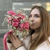Букет невесты из розовых кустовых роз Притяжение