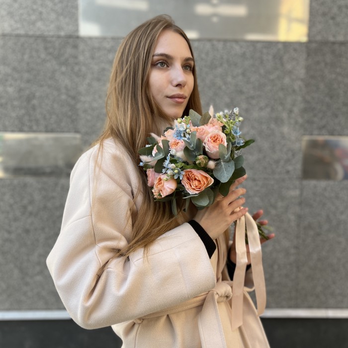 Букет невесты из роз Коралловый Риф