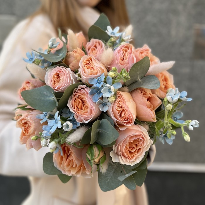 Букет невесты из роз Коралловый Риф