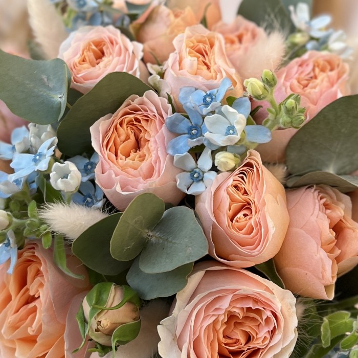 Букет невесты из роз Коралловый Риф