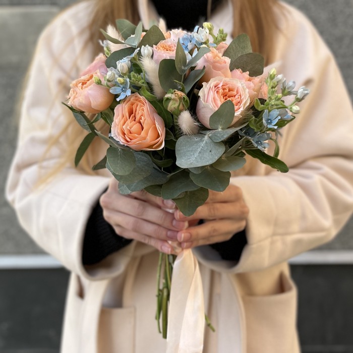 Букет невесты из роз Коралловый Риф