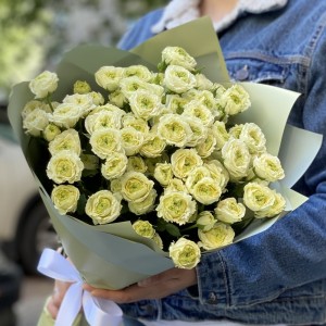 Букет пионовидных роз Эмеральд Квин