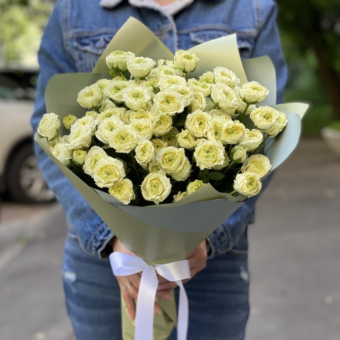 Букет пионовидных роз Эмеральд Квин