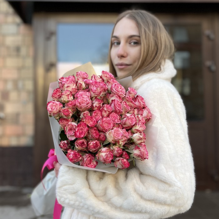 15 кустовых пионовидных роз Сансет Мэджик 60 см