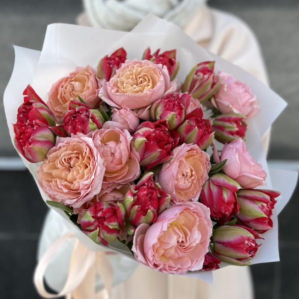Букет пионовидных тюльпанов и роз для Мамы