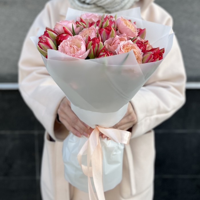 Букет пионовидных тюльпанов и роз для Мамы