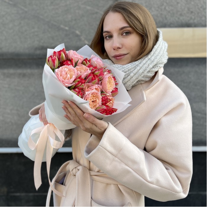 Букет пионовидных тюльпанов и роз для Мамы