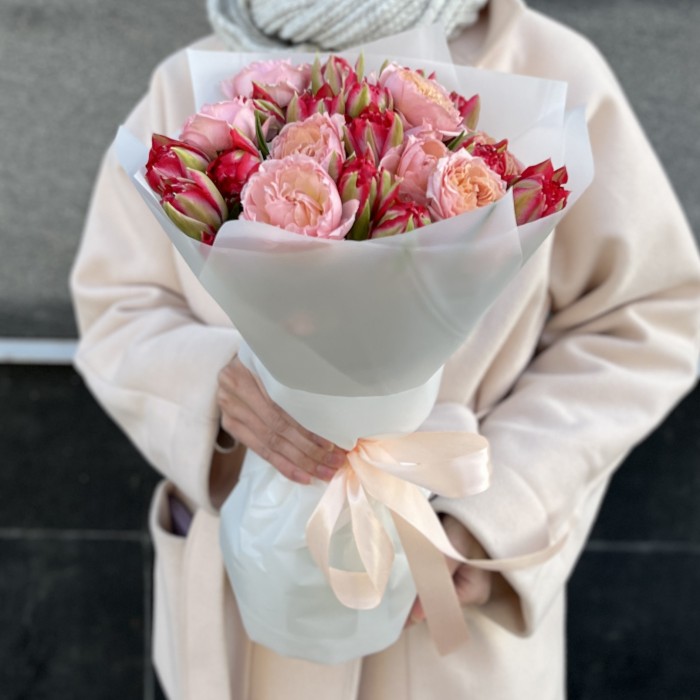 Букет пионовидных тюльпанов и роз для Мамы