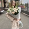 Букет роз и эустом Жемчужная свадьба