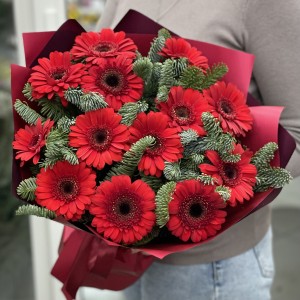 Букет с герберами и нобилисом