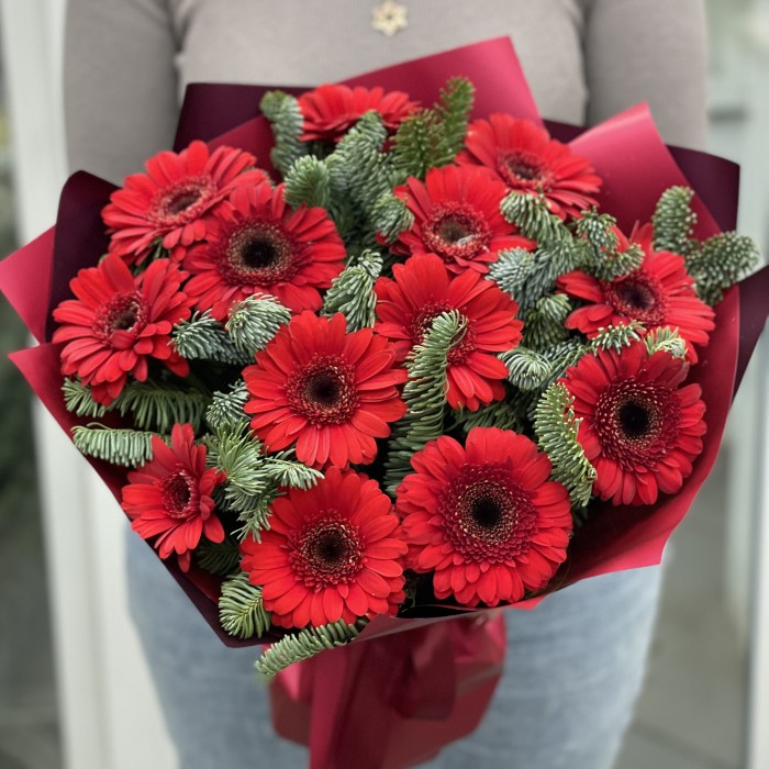 Букет с герберами и нобилисом