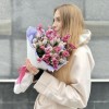 Букет сиреневых кустовых роз Жемчужная свадьба